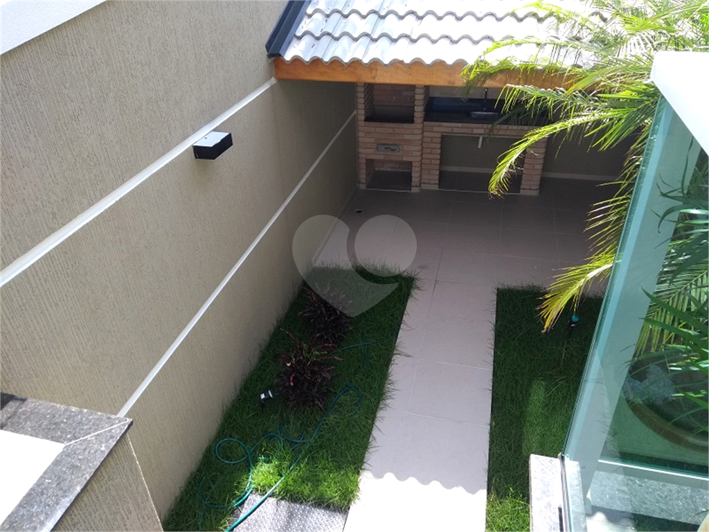 Sobrado novo em condomínio  fechado na Vila Nivi