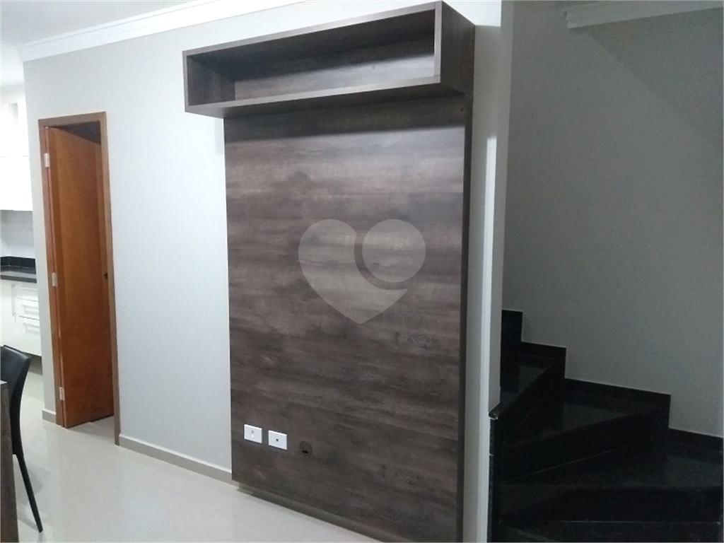 Sobrado novo em condomínio  fechado na Vila Nivi