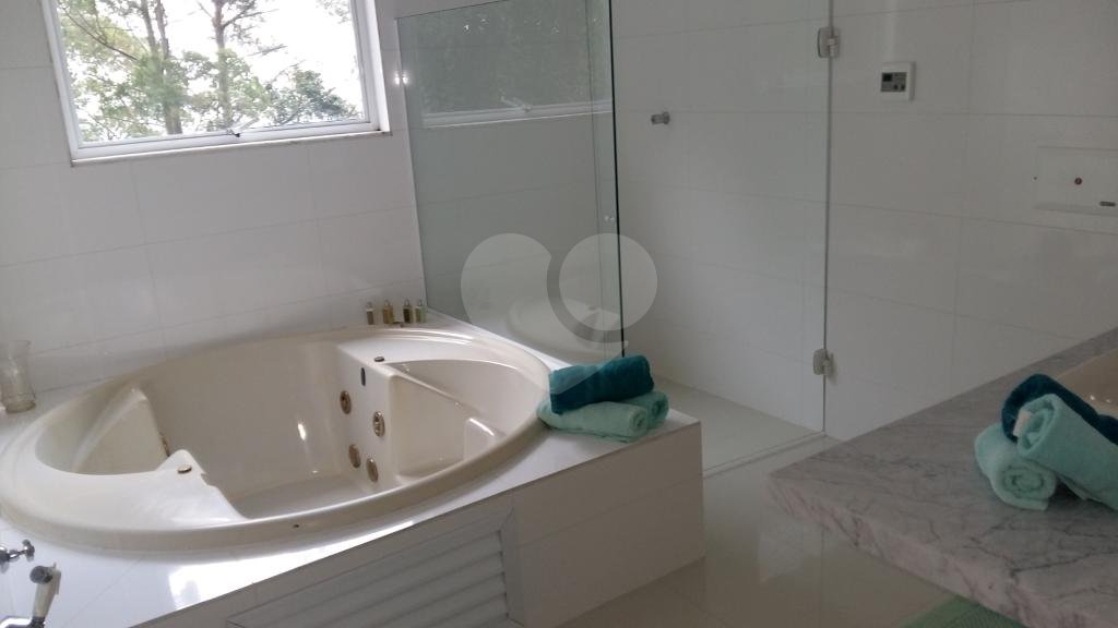 Elegante casa na Serra da Cantareira, em um dos melhores condomínios da Serra