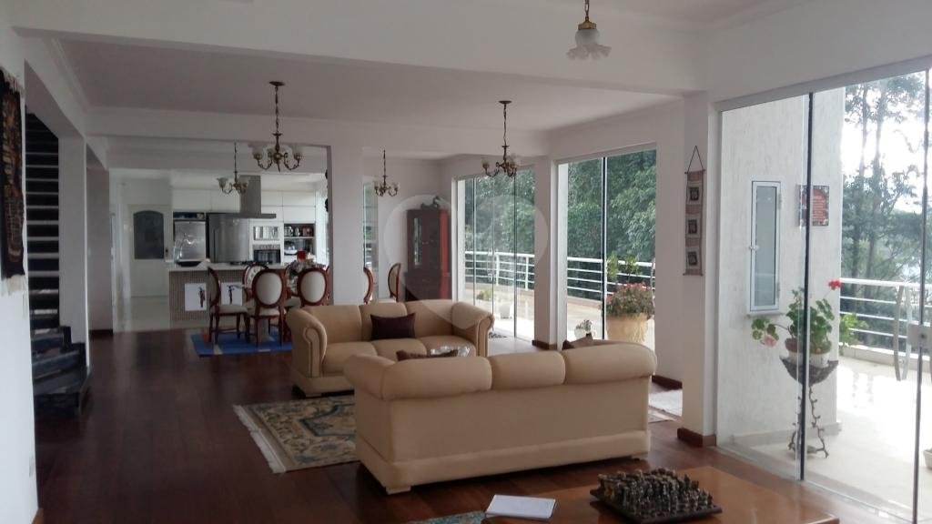 Elegante casa na Serra da Cantareira, em um dos melhores condomínios da Serra