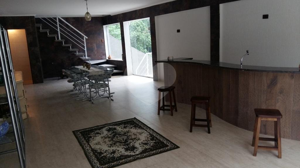 Elegante casa na Serra da Cantareira, em um dos melhores condomínios da Serra