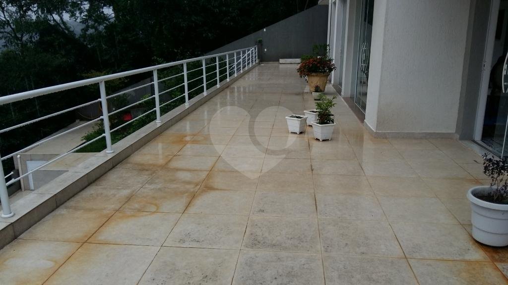 Elegante casa na Serra da Cantareira, em um dos melhores condomínios da Serra