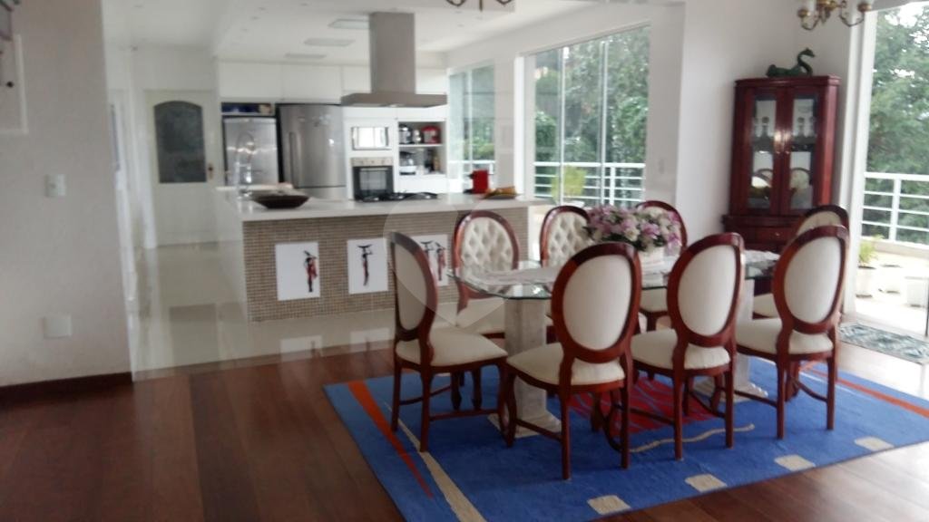 Elegante casa na Serra da Cantareira, em um dos melhores condomínios da Serra
