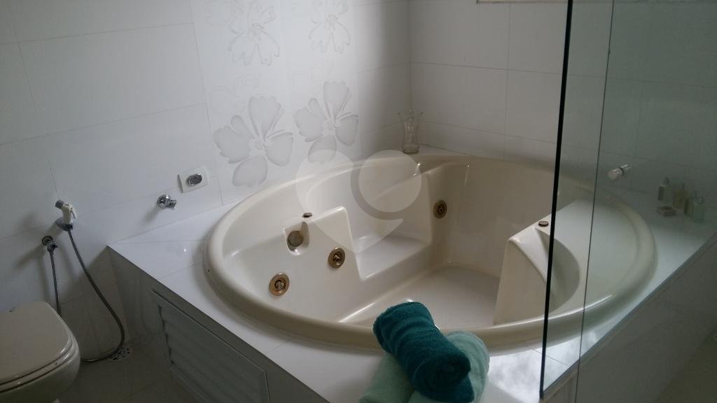 Elegante casa na Serra da Cantareira, em um dos melhores condomínios da Serra