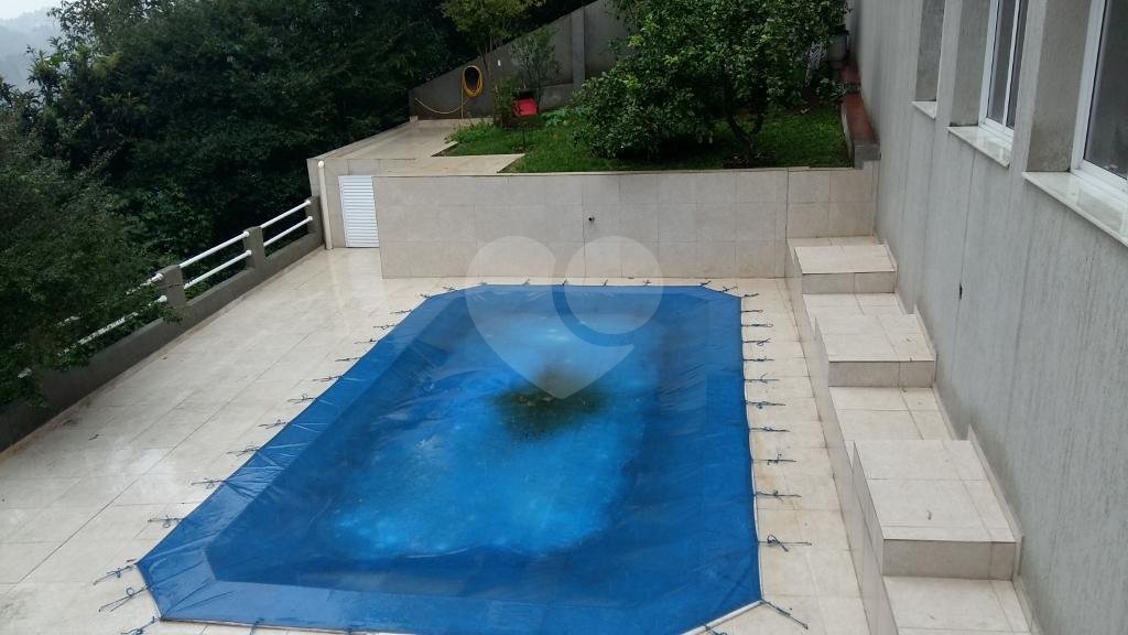 Elegante casa na Serra da Cantareira, em um dos melhores condomínios da Serra