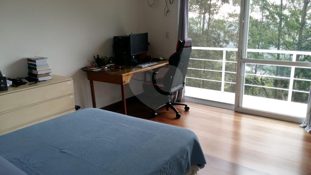 Elegante casa na Serra da Cantareira, em um dos melhores condomínios da Serra