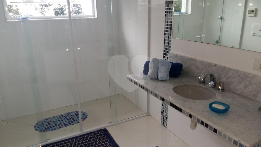Elegante casa na Serra da Cantareira, em um dos melhores condomínios da Serra