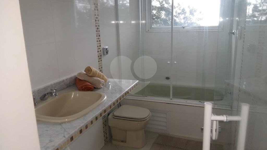 Elegante casa na Serra da Cantareira, em um dos melhores condomínios da Serra