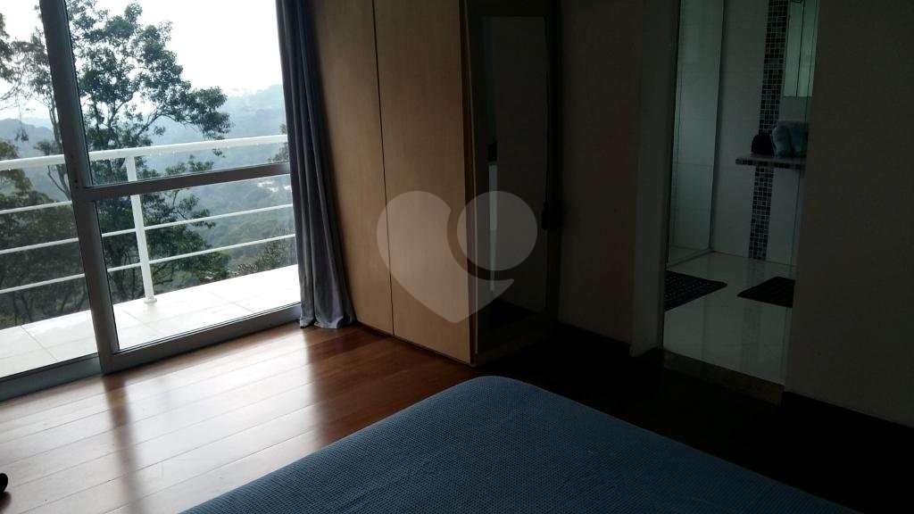Elegante casa na Serra da Cantareira, em um dos melhores condomínios da Serra
