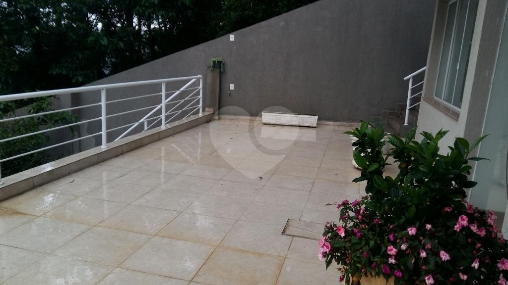 Elegante casa na Serra da Cantareira, em um dos melhores condomínios da Serra