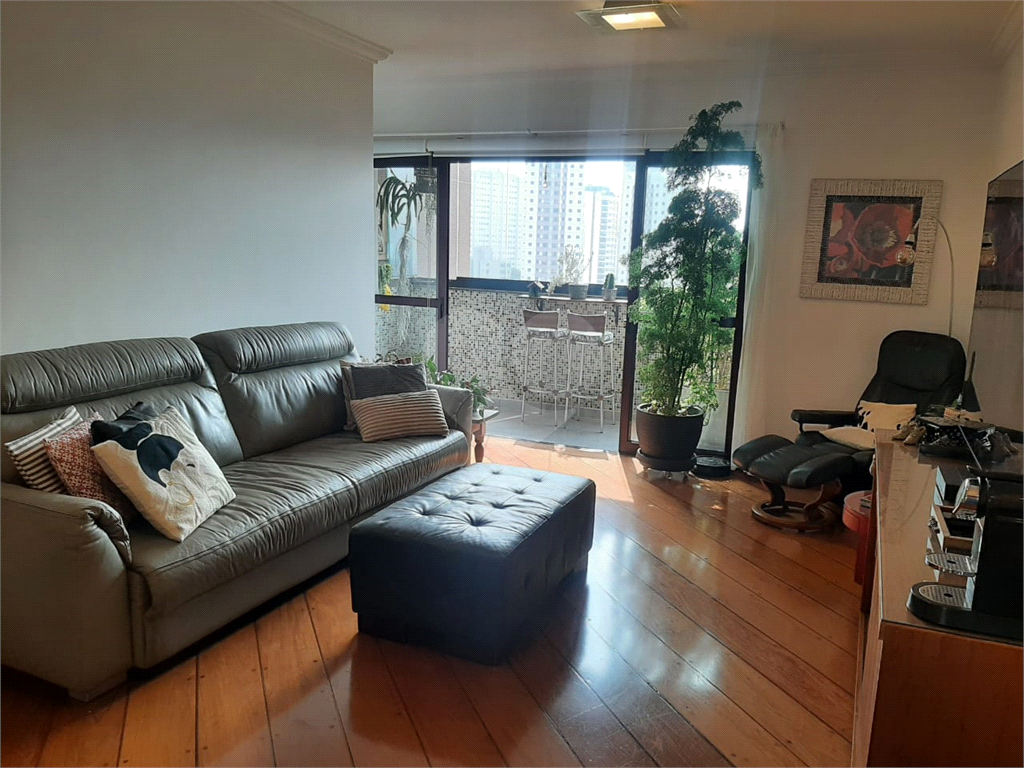 Apartamento à venda com 3 quartos, 157m² - Foto 4