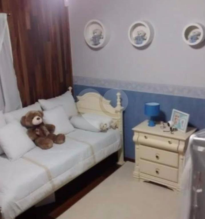 Encanto de Casa de 2 pavimentos com móveis planejados