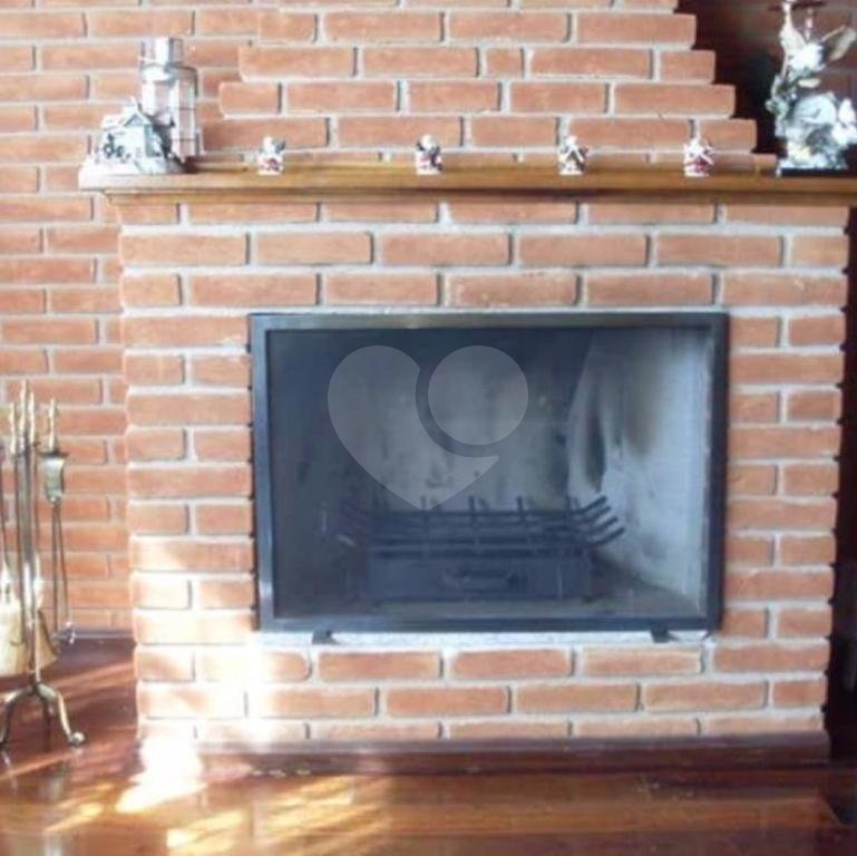 Encanto de Casa de 2 pavimentos com móveis planejados