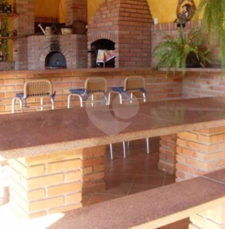 Encanto de Casa de 2 pavimentos com móveis planejados