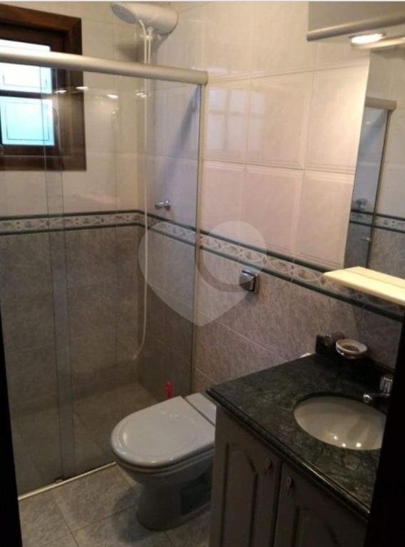 Encanto de Casa de 2 pavimentos com móveis planejados