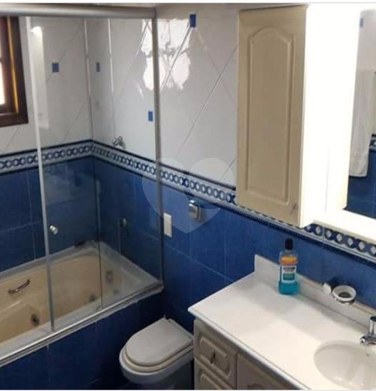 Encanto de Casa de 2 pavimentos com móveis planejados