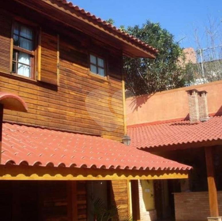Encanto de Casa de 2 pavimentos com móveis planejados