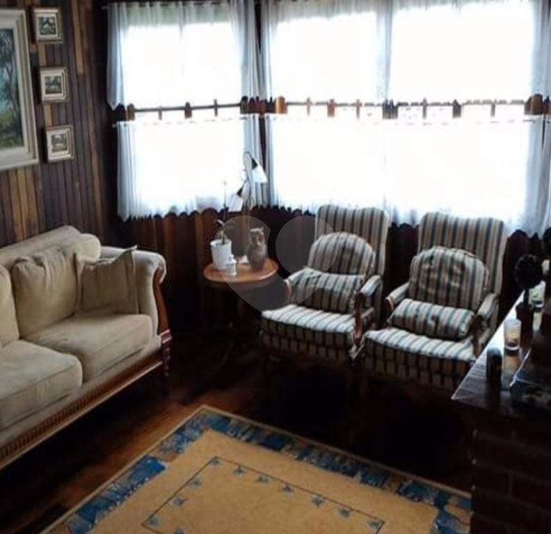 Encanto de Casa de 2 pavimentos com móveis planejados