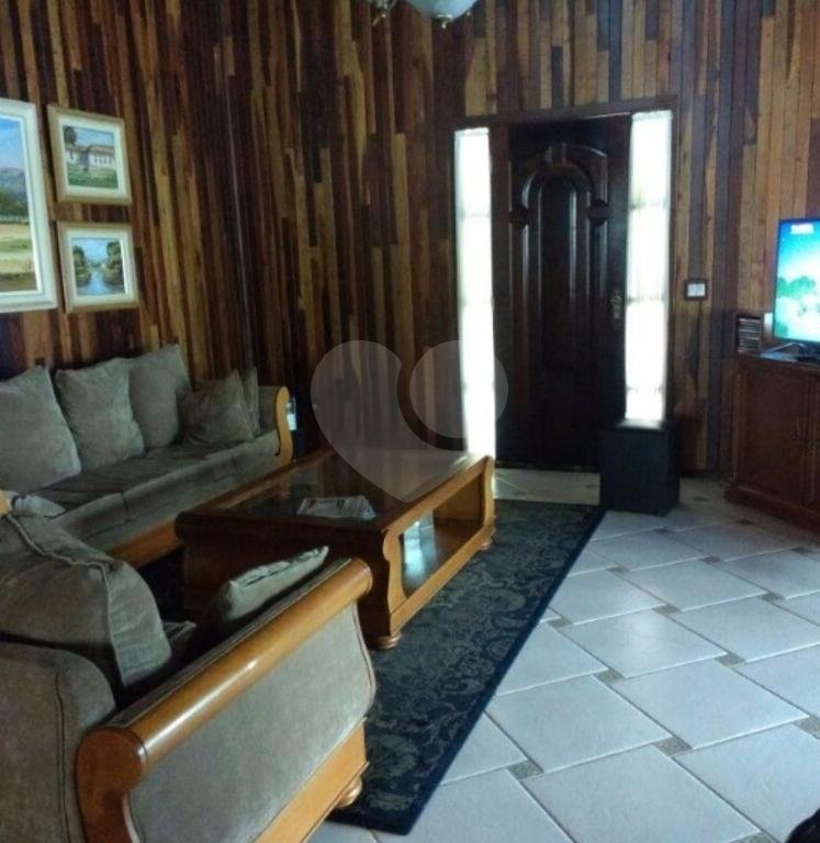 Encanto de Casa de 2 pavimentos com móveis planejados