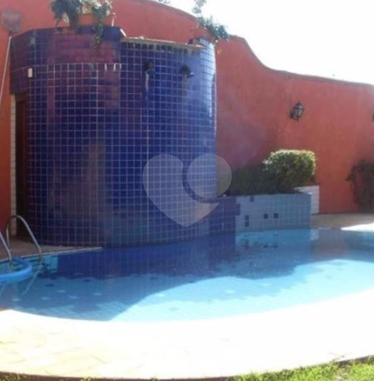 Encanto de Casa de 2 pavimentos com móveis planejados