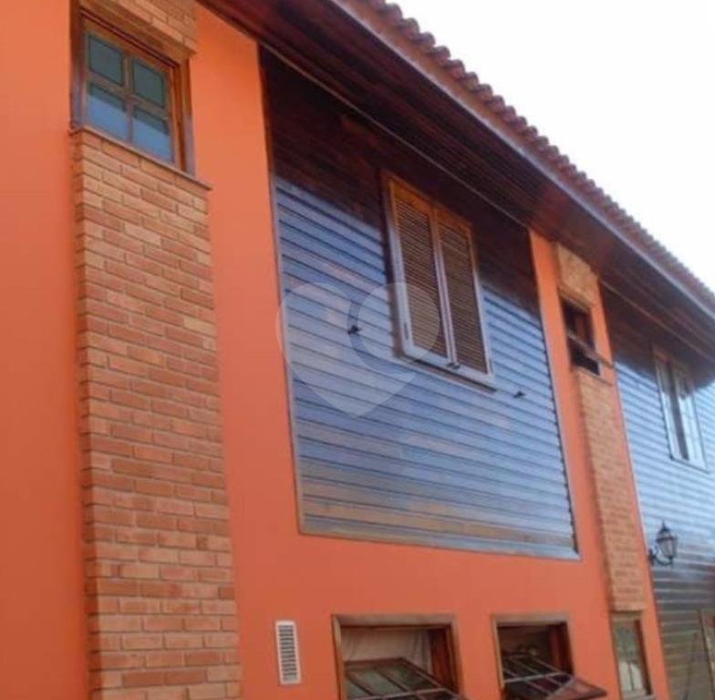 Encanto de Casa de 2 pavimentos com móveis planejados
