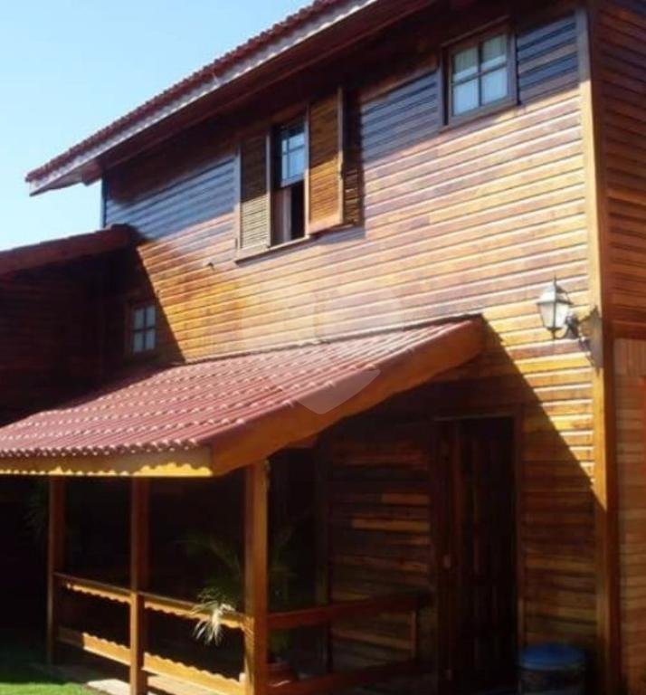 Encanto de Casa de 2 pavimentos com móveis planejados