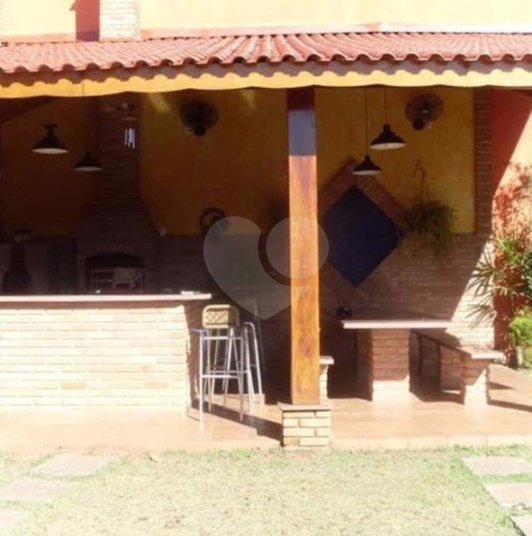 Encanto de Casa de 2 pavimentos com móveis planejados