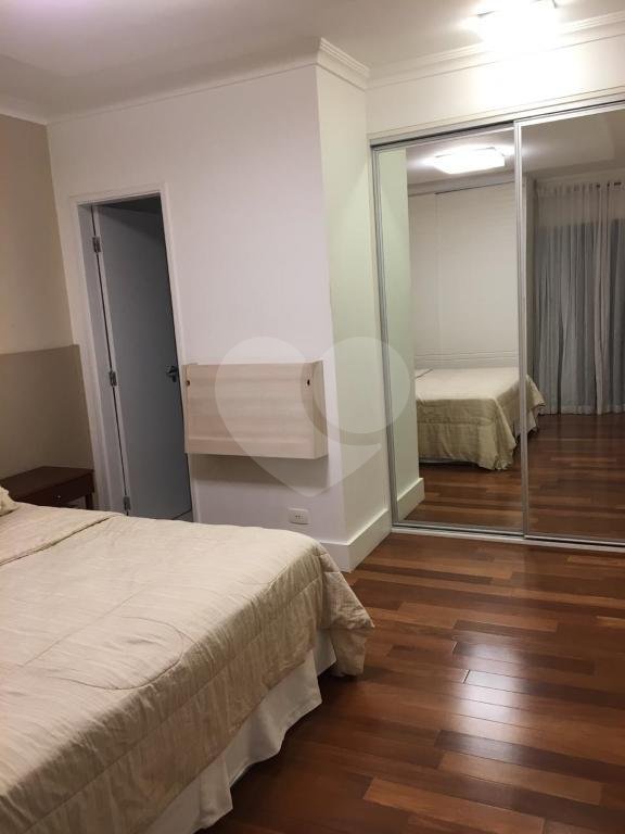 Apartamento à venda com 3 quartos, 227m² - Foto 2