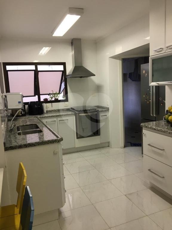 Apartamento à venda com 3 quartos, 227m² - Foto 4