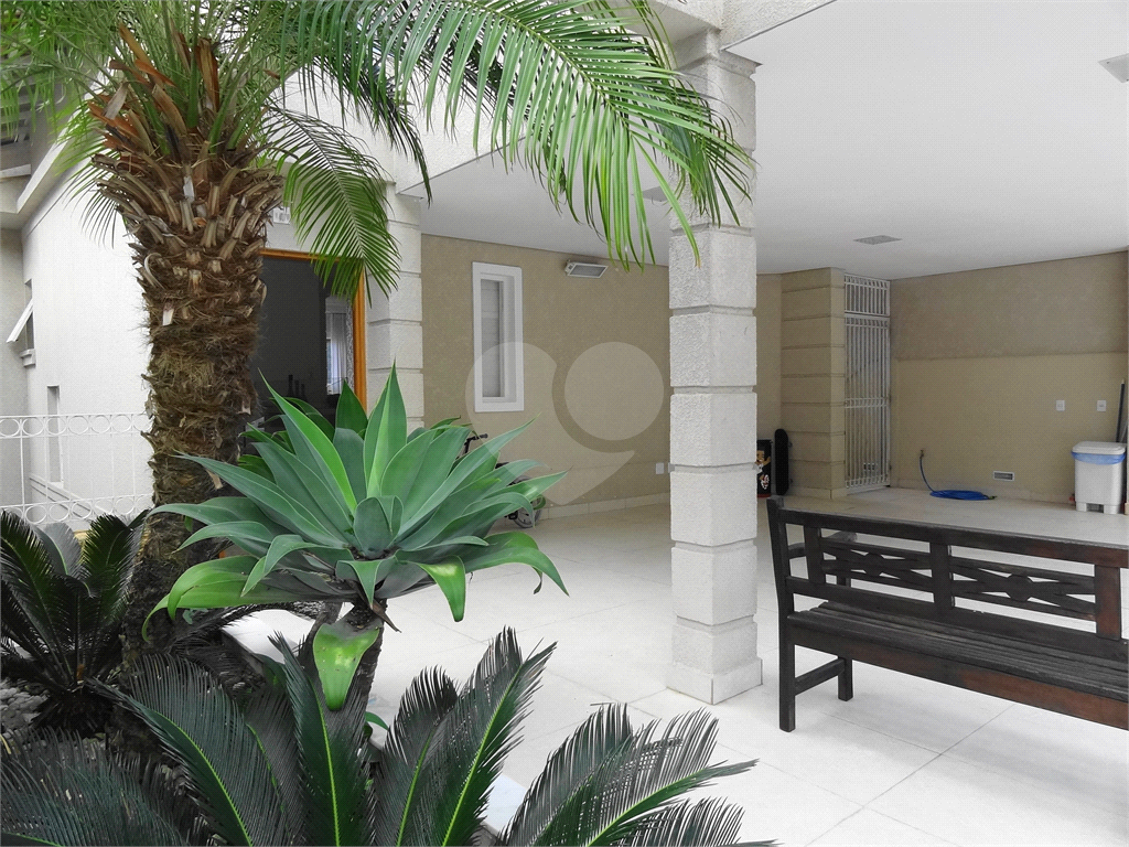 SOBRADO EM CONDOMINIO FECHADO NO HORTO FLORESTAL, LOCAL PRIVILEGIADO PELA NATUREZA.