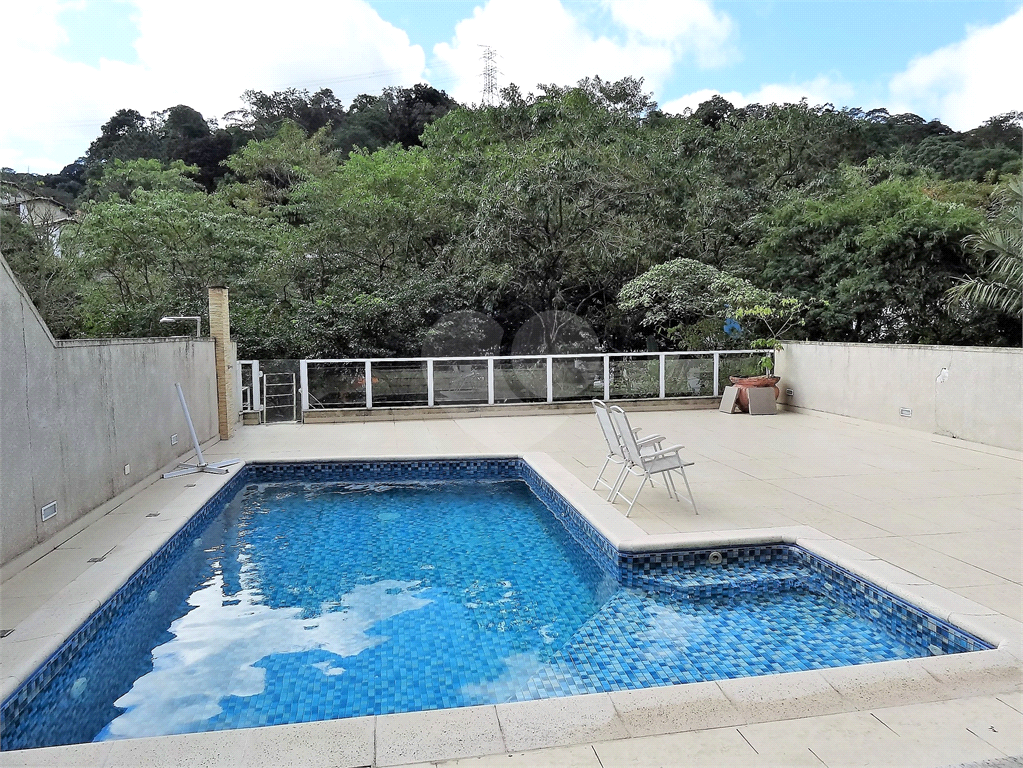 SOBRADO EM CONDOMINIO FECHADO NO HORTO FLORESTAL, LOCAL PRIVILEGIADO PELA NATUREZA.