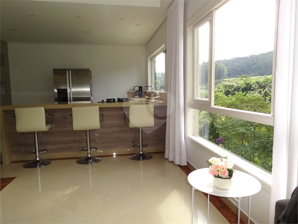 SOBRADO EM CONDOMINIO FECHADO NO HORTO FLORESTAL, LOCAL PRIVILEGIADO PELA NATUREZA.