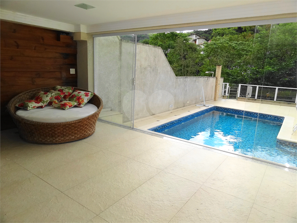 SOBRADO EM CONDOMINIO FECHADO NO HORTO FLORESTAL, LOCAL PRIVILEGIADO PELA NATUREZA.