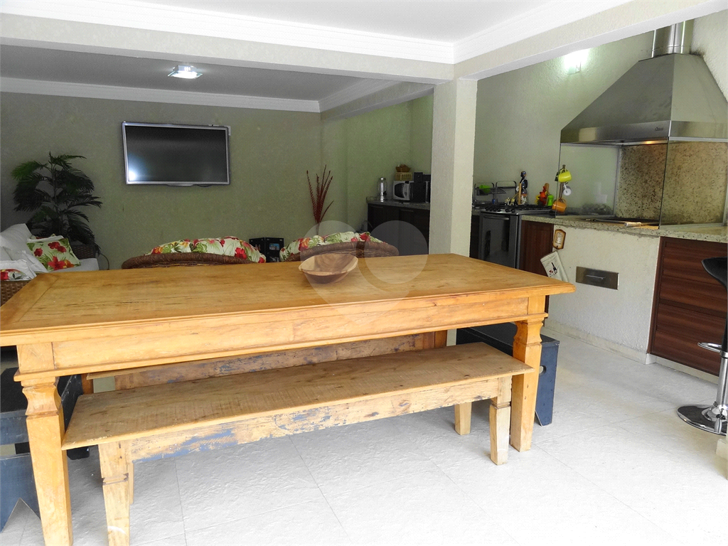 SOBRADO EM CONDOMINIO FECHADO NO HORTO FLORESTAL, LOCAL PRIVILEGIADO PELA NATUREZA.