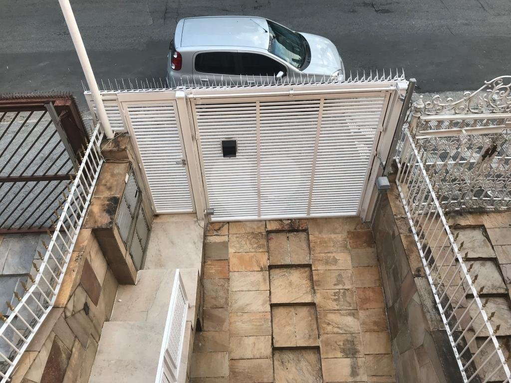 Sobrado muito bem localizado na região de Santa Terezinha, 3 dormitórios, uma suíte e 3 vagas.