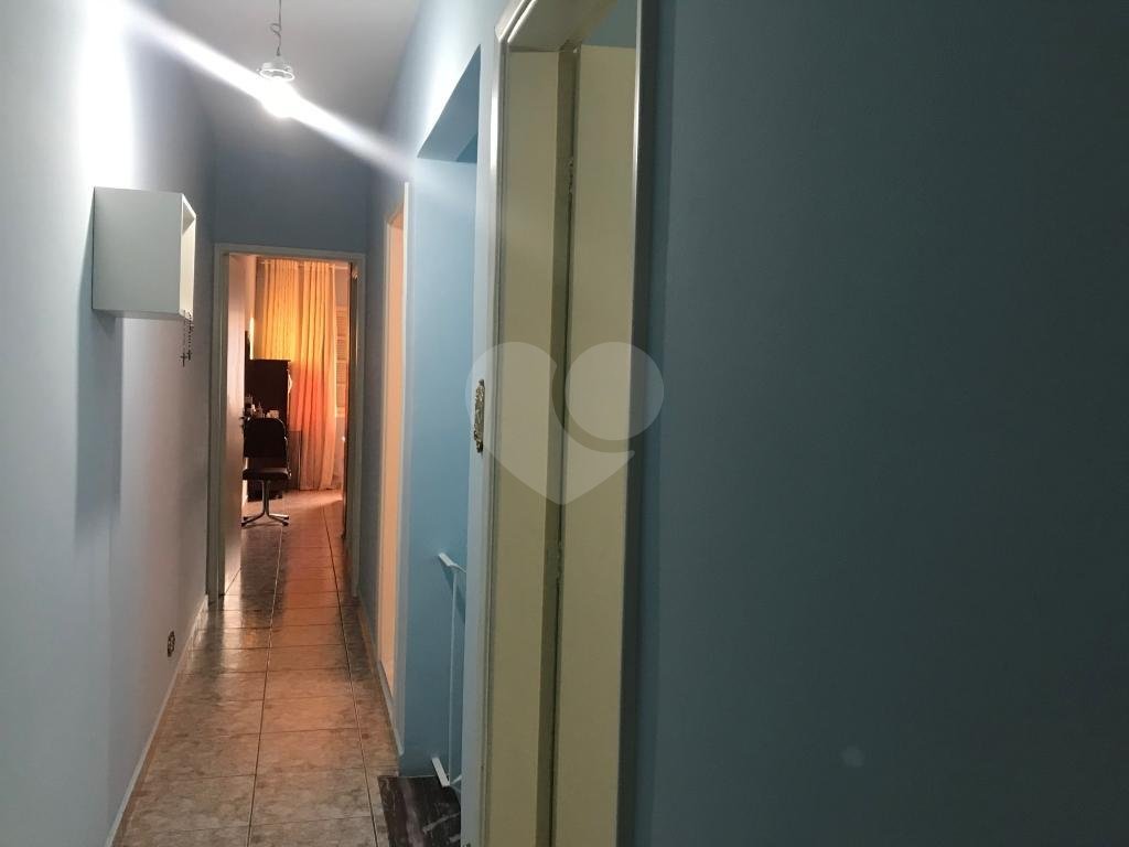 Sobrado muito bem localizado na região de Santa Terezinha, 3 dormitórios, uma suíte e 3 vagas.