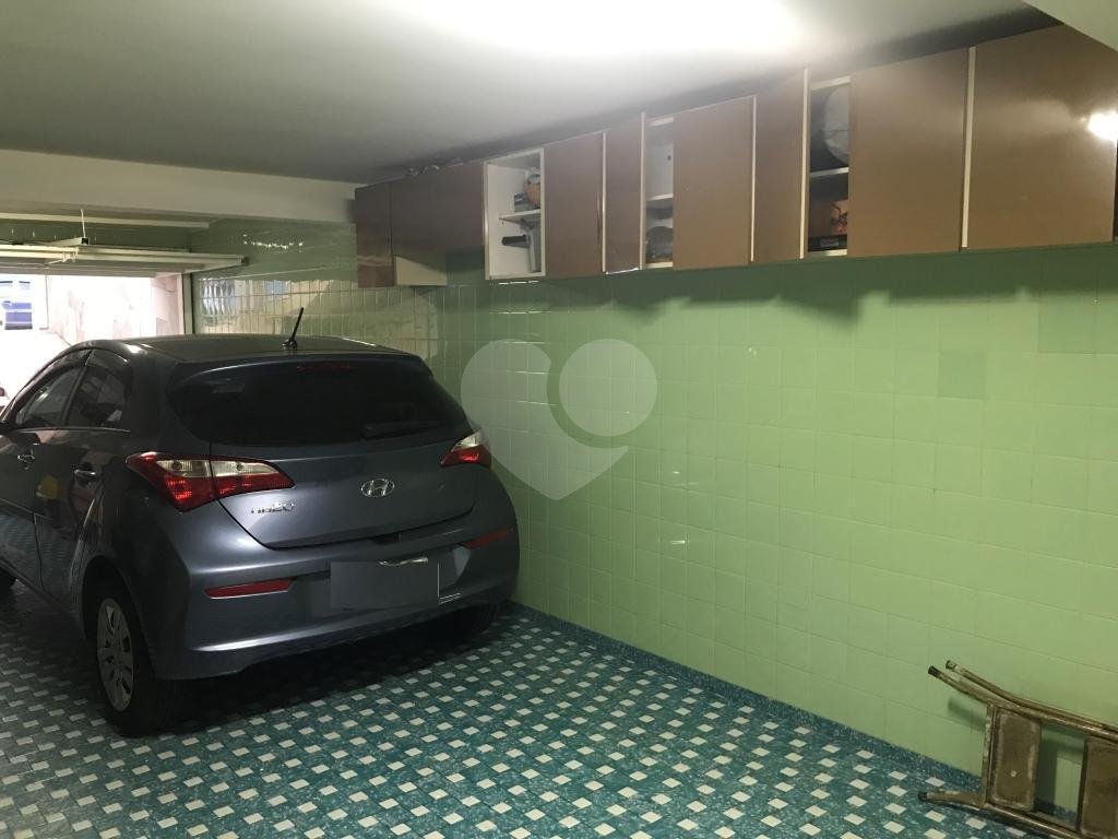 Sobrado muito bem localizado na região de Santa Terezinha, 3 dormitórios, uma suíte e 3 vagas.