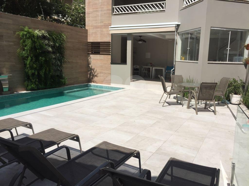 Casa, 4 dormitórios, 2 suítes, 8 vagas, à venda em Barro Branco, em São Paulo