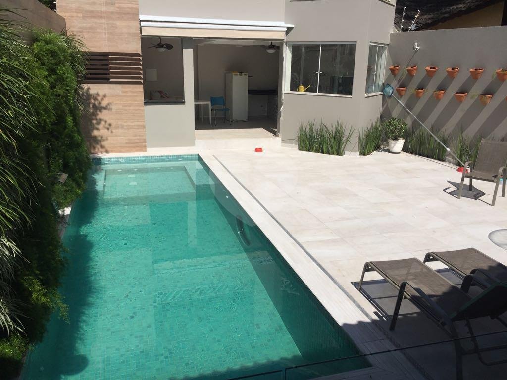 Casa, 4 dormitórios, 2 suítes, 8 vagas, à venda em Barro Branco, em São Paulo