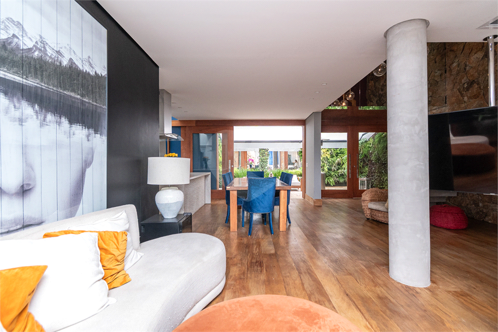 Casa de condomínio em Alto de Pinheiros