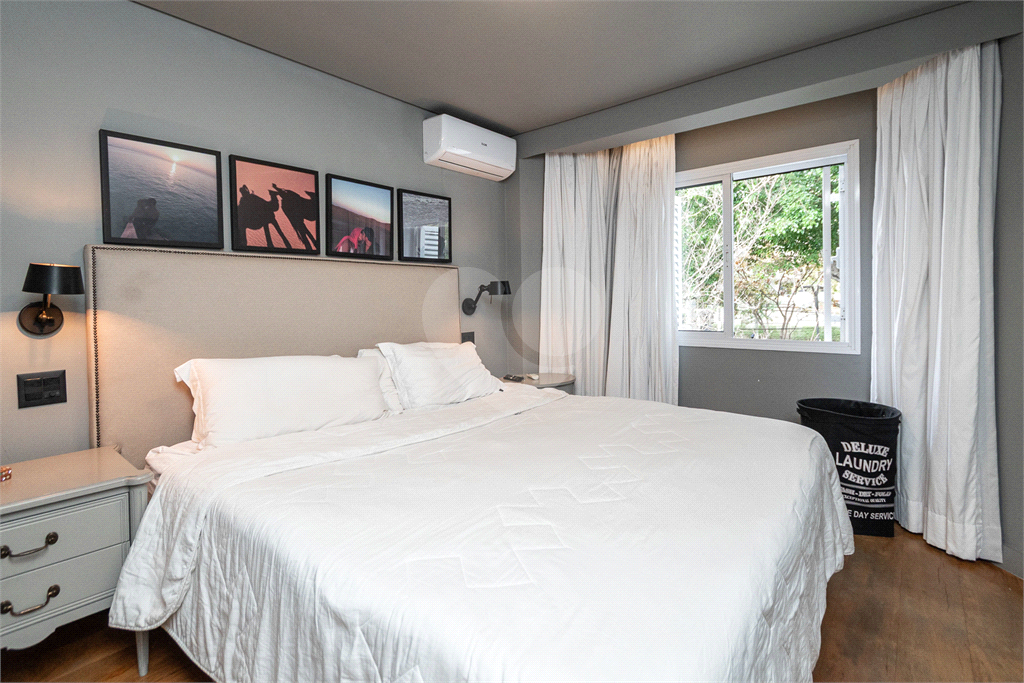Casa de condomínio em Alto de Pinheiros