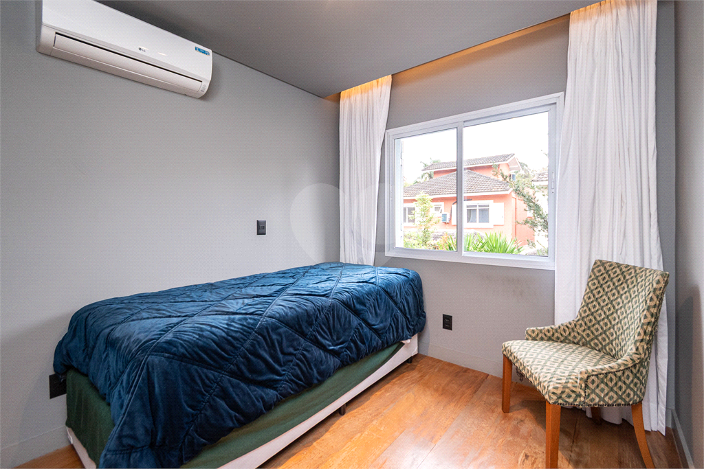 Casa de condomínio em Alto de Pinheiros