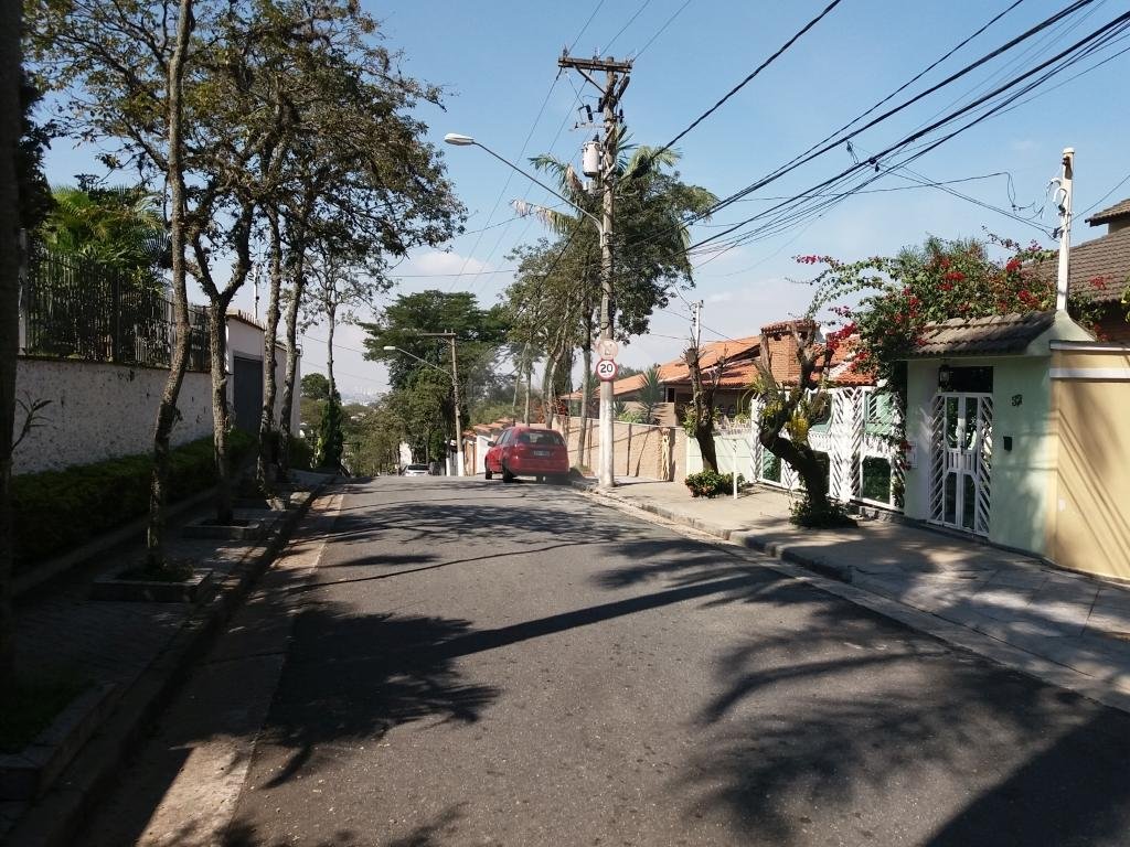Terreno em condomínio na Serra da Cantareira.