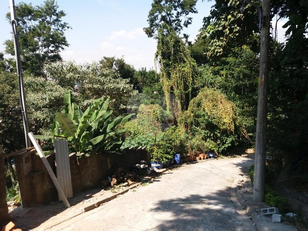 Terreno em condomínio na Serra da Cantareira.