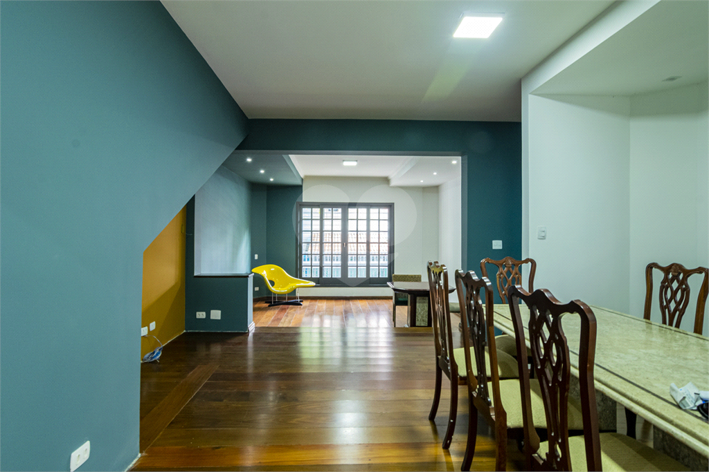 4 suítes em casa bacana na Vila Mariana. Para grandes famílias!!