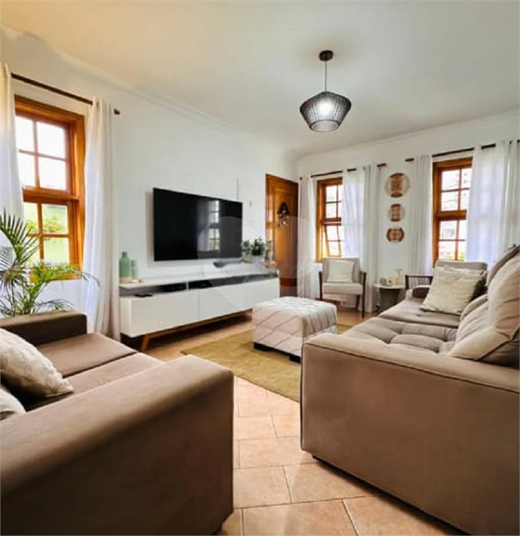 Sobrado no bairro de Sta Terezinha 