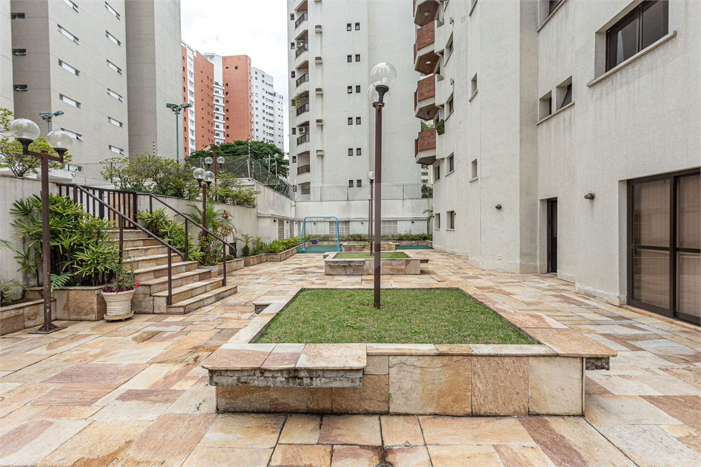 APARTAMENTO em PERDIZES