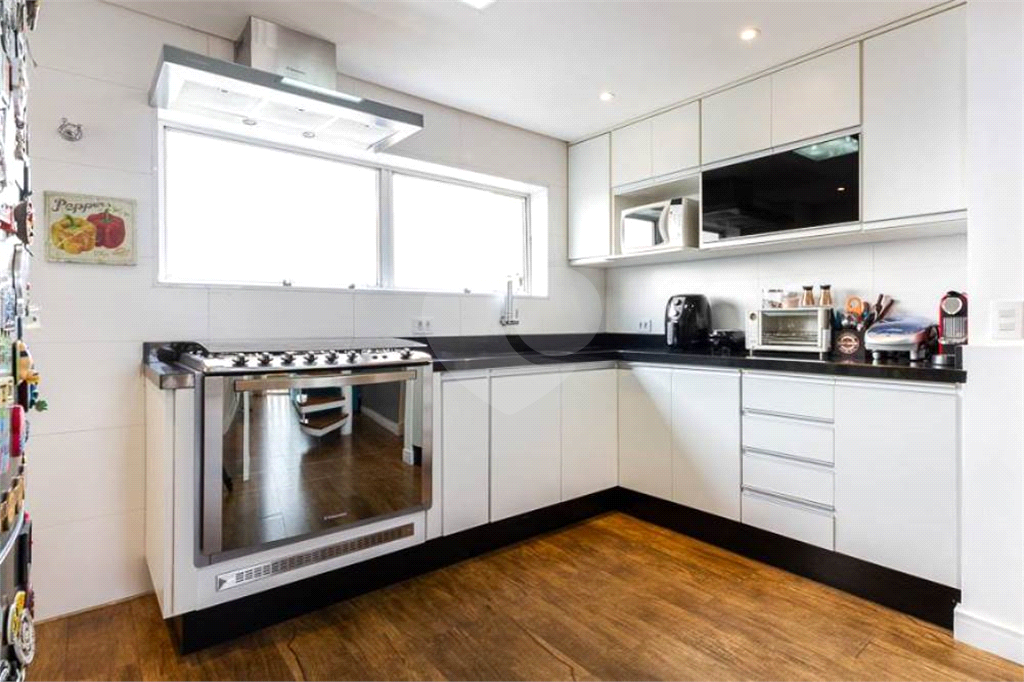 Apartamento Duplex na Freguesia do Ó repleto de armários, todo reformado