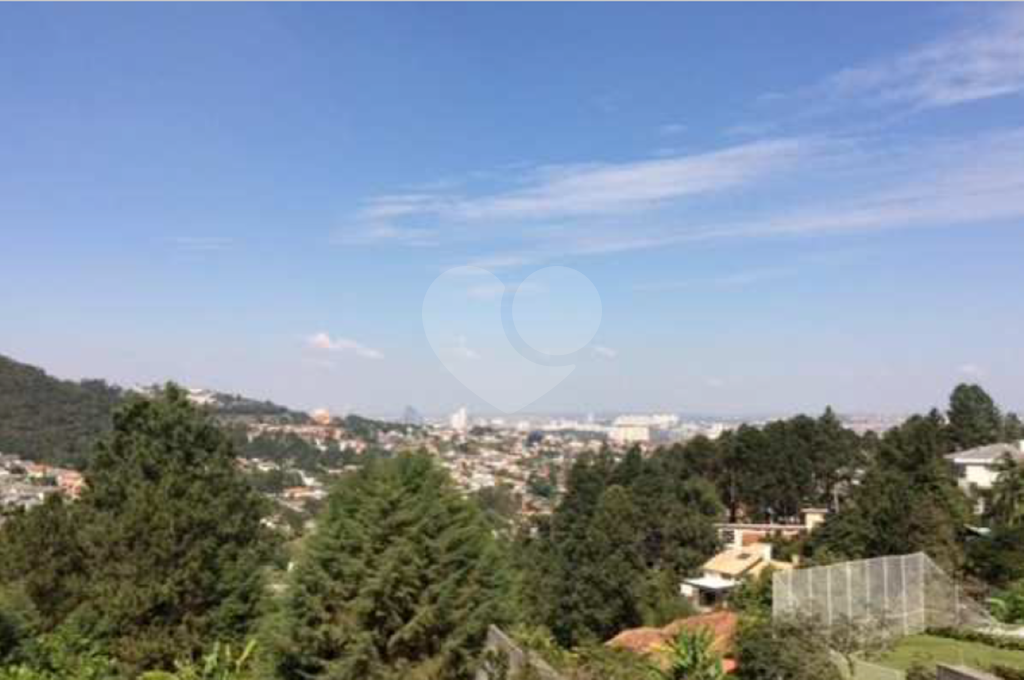 Linda casa com sofisticação, conforto e lazer. Salas e Terraços com vistas deslumbrantes.