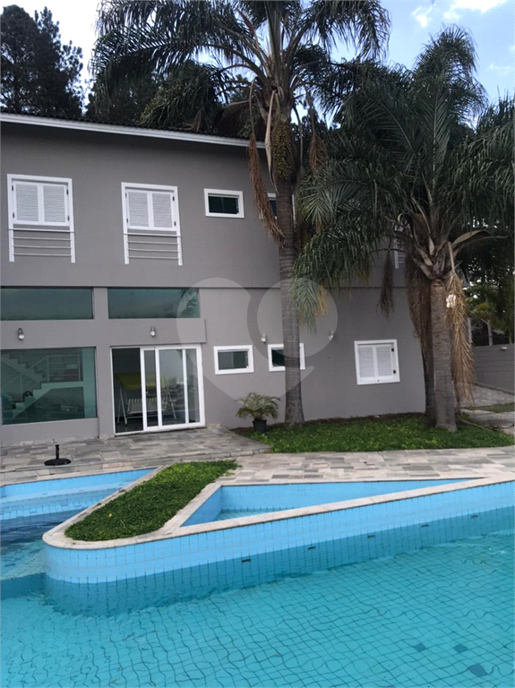 Linda casa com sofisticação, conforto e lazer. Salas e Terraços com vistas deslumbrantes.